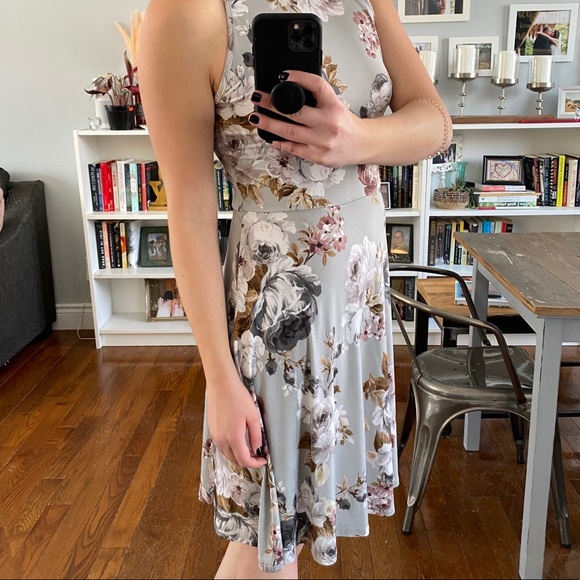 Grey flowered dress - Picture 2 of 7